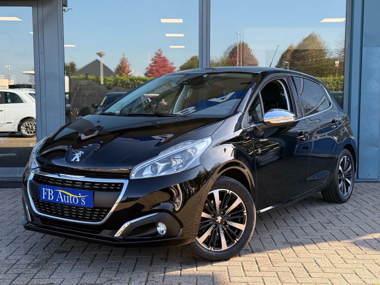 Peugeot 208 - 1.2 PureTech Tech Edition Airco Lmv Cruise Camera Pano - AutoWereld.nl
