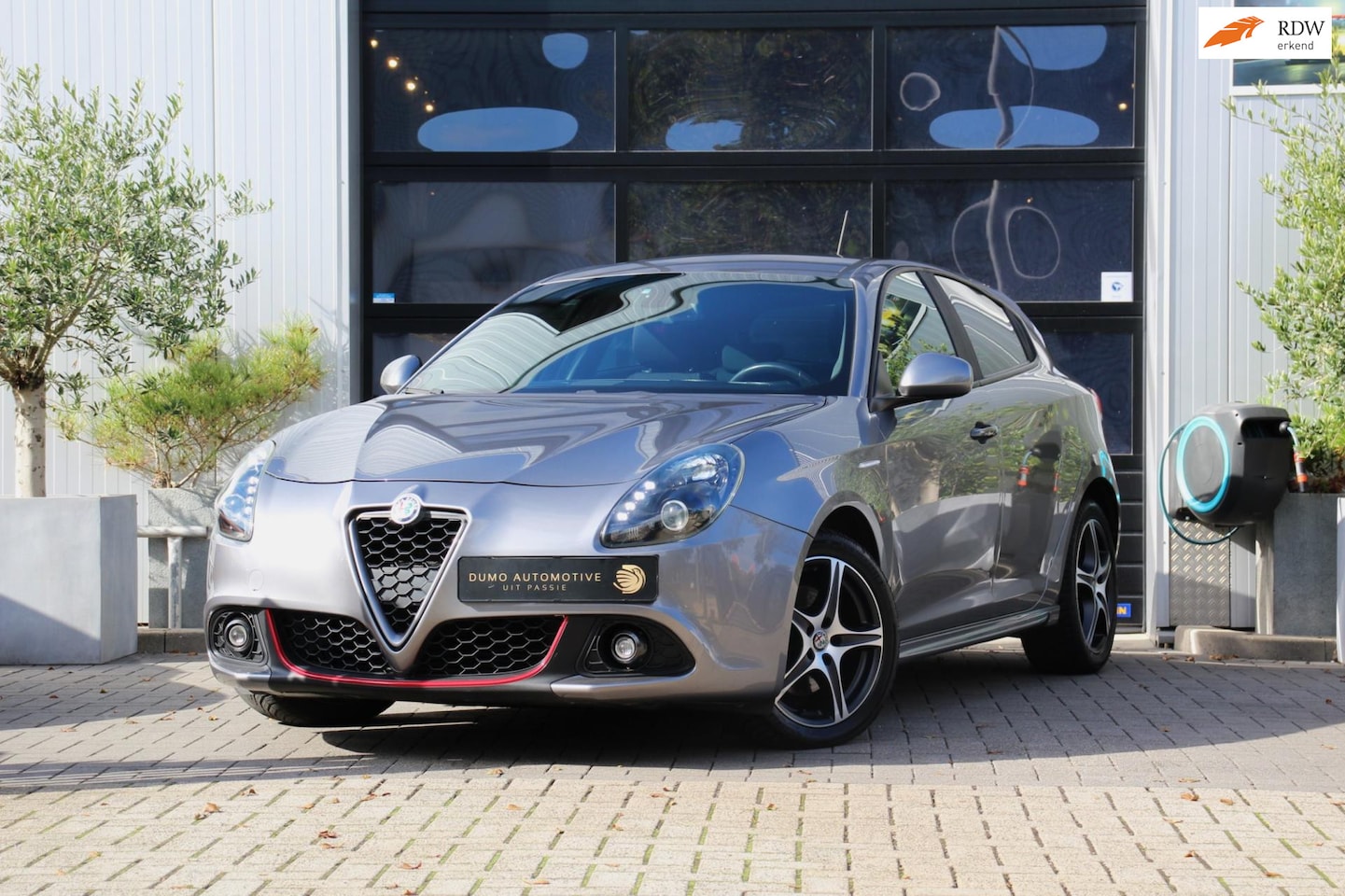 Alfa Romeo Giulietta - 1.4 Turbo MultiAir Veloce TCT - NAVI - CRUISE - UCONNECT - PDC - ALCANTARA - AutoWereld.nl