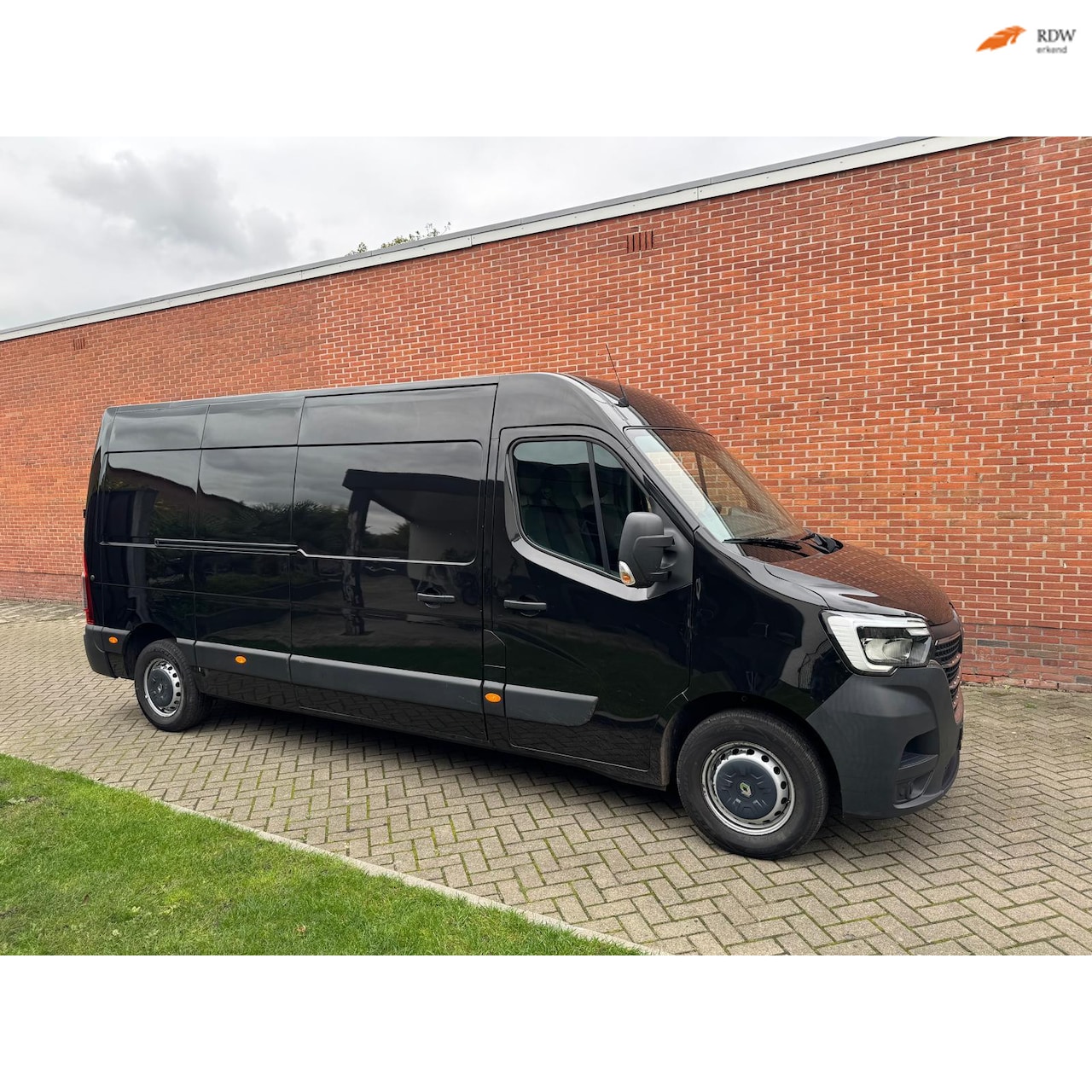 Renault Master - T35 2.3 dCi 135 L3H3 Navi Cruise Airco - AutoWereld.nl