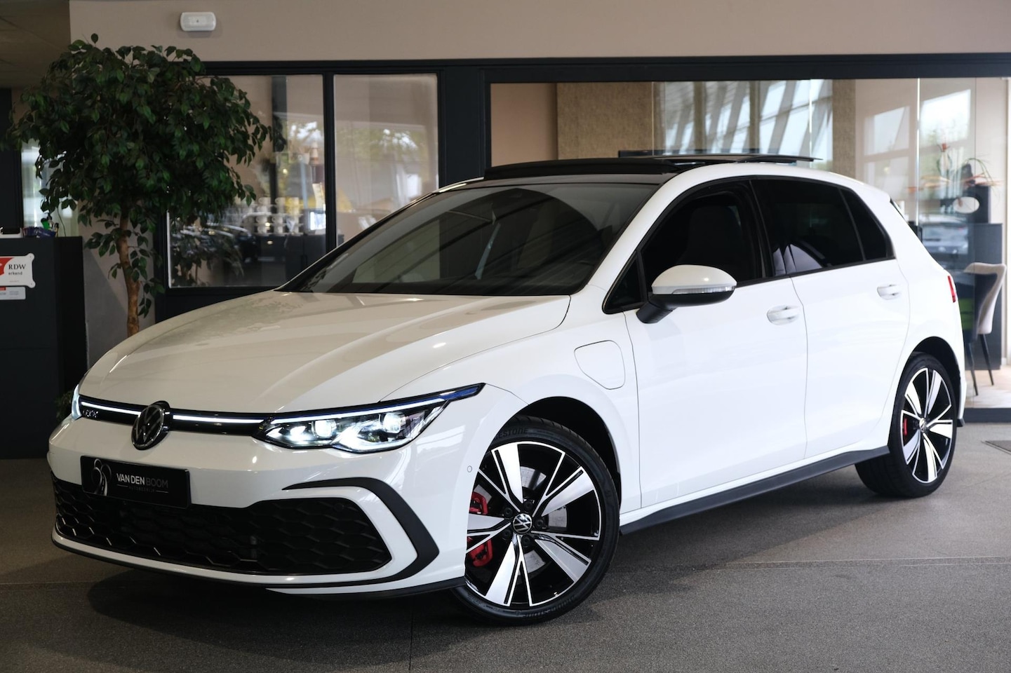 Volkswagen Golf - 8 1.4 eHybrid GTE 245PK Pano IQ Cam HuD ACC - AutoWereld.nl