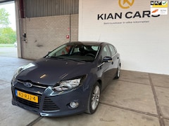 Ford Focus - 1.6 TI-VCT First Edition / APK / NAP / AIRCO / 4 EXTRA BANDEN / BOEKJES / 2 SLEUTELS / ZEE