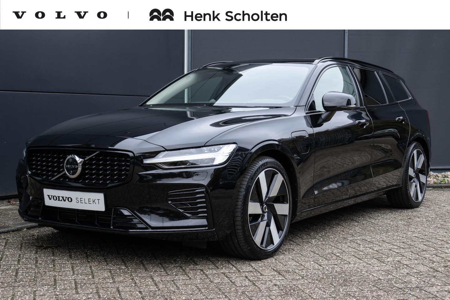 Volvo V60 - 2.0 T8 Plug-in hybrid AWD Ultra Dark | Massagestoelen | Elektrische trekhaak | Geventileer - AutoWereld.nl