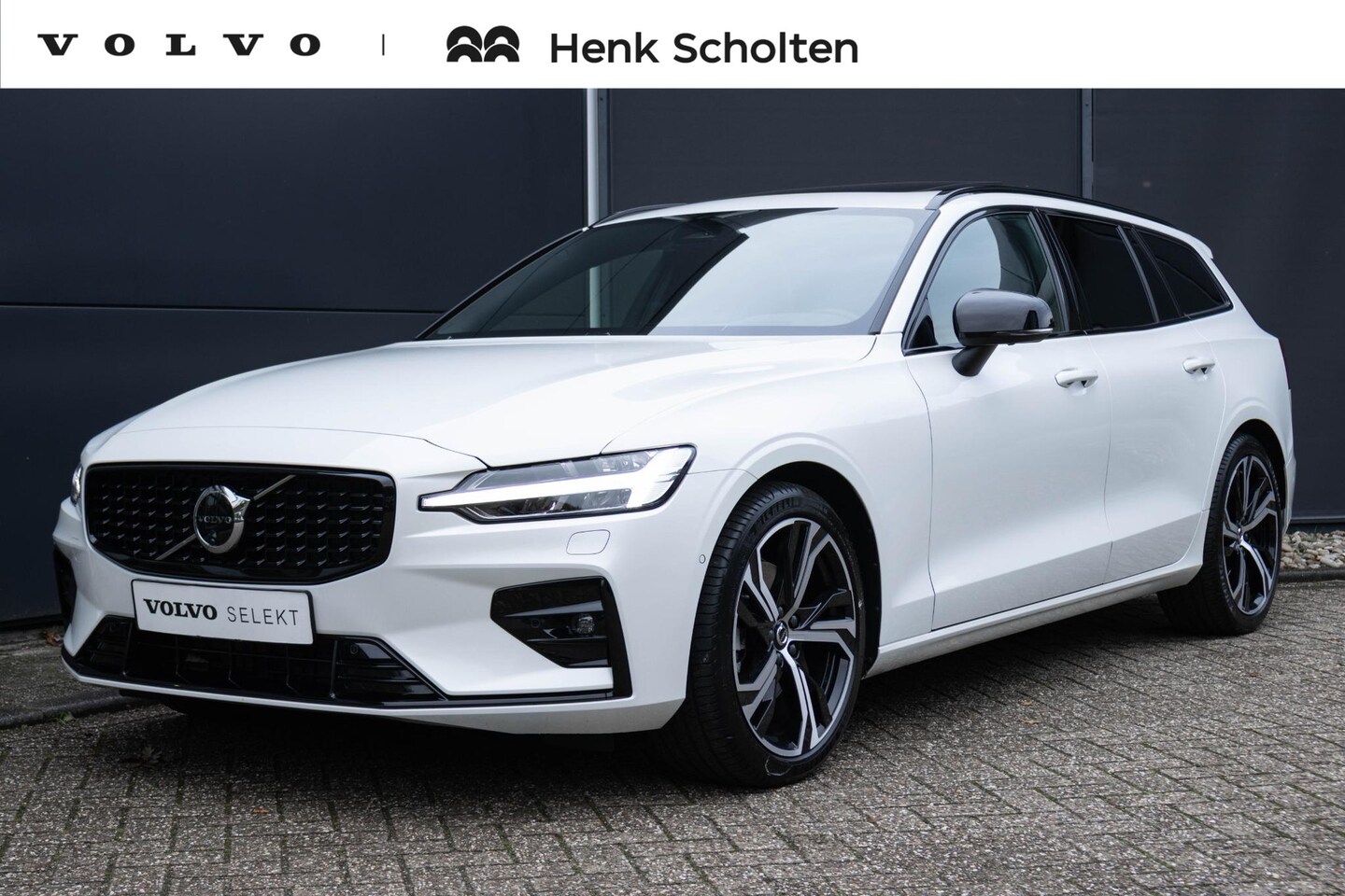 Volvo V60 - B4 Automaat Plus Dark | Premium Sound by Harman & Kardon | Elektrisch schuif-/kanteldak | - AutoWereld.nl