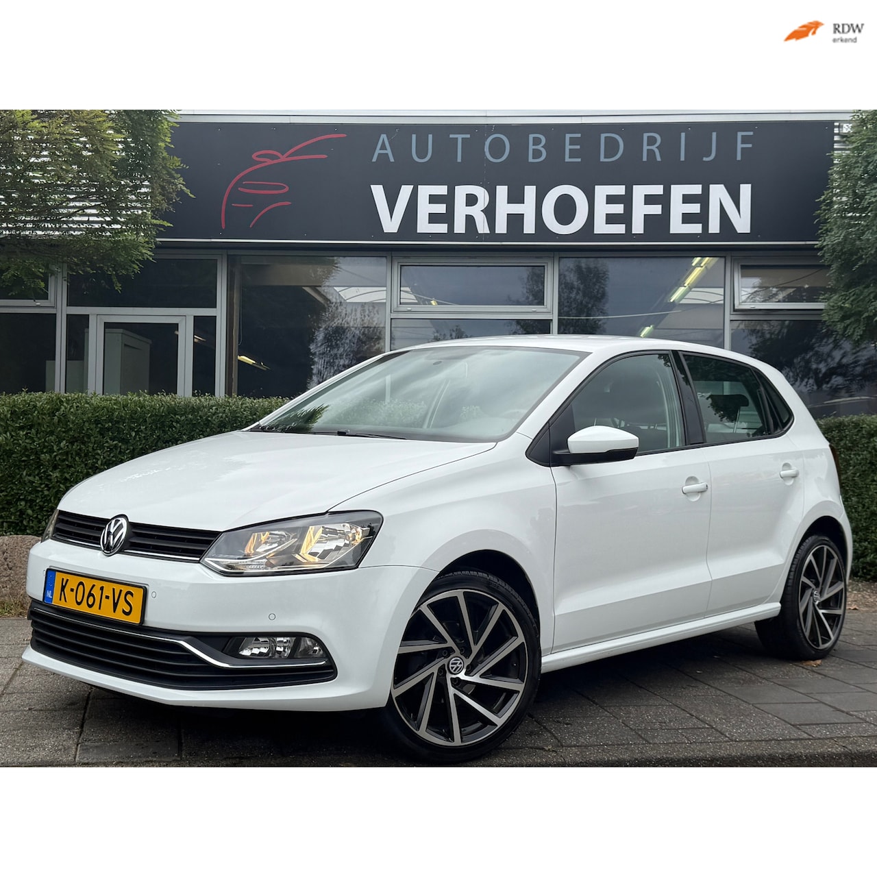 Volkswagen Polo - 1.2 TSI Comfortline - AUTOMAAT - CRUISE / CLIMATE CONTR - PARK SENSOREN ! - AutoWereld.nl
