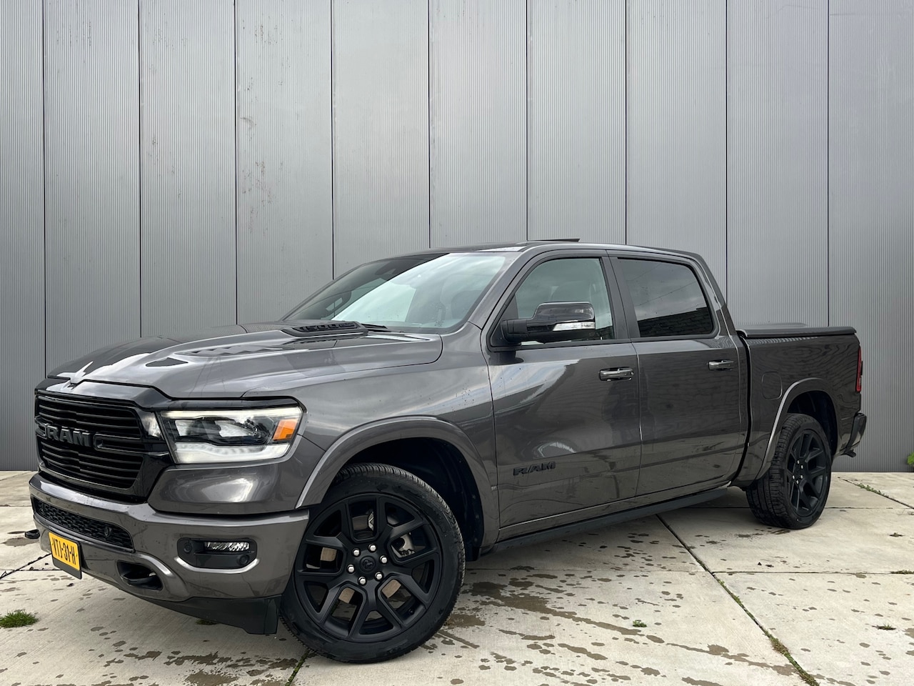 Dodge Ram 1500 - 5.7 V8 4x4 Crew Cab Laramie / Panoramadak / H&K - AutoWereld.nl