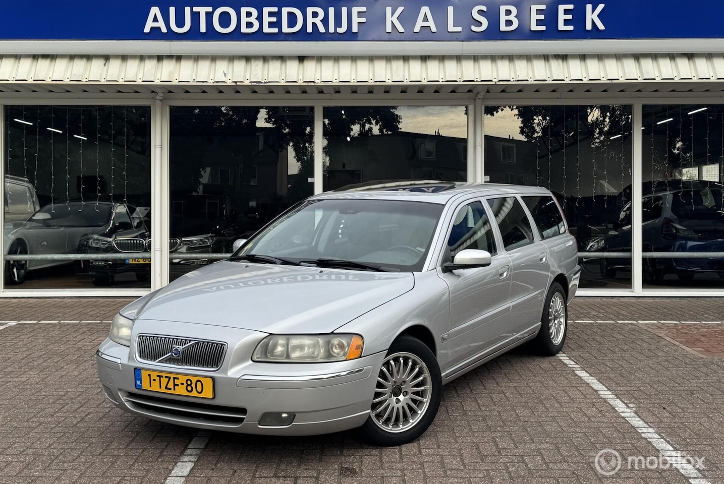 Volvo V70 - 2.4 D5 Momentum|Opendak|Automaat|Leer|Memory| - AutoWereld.nl
