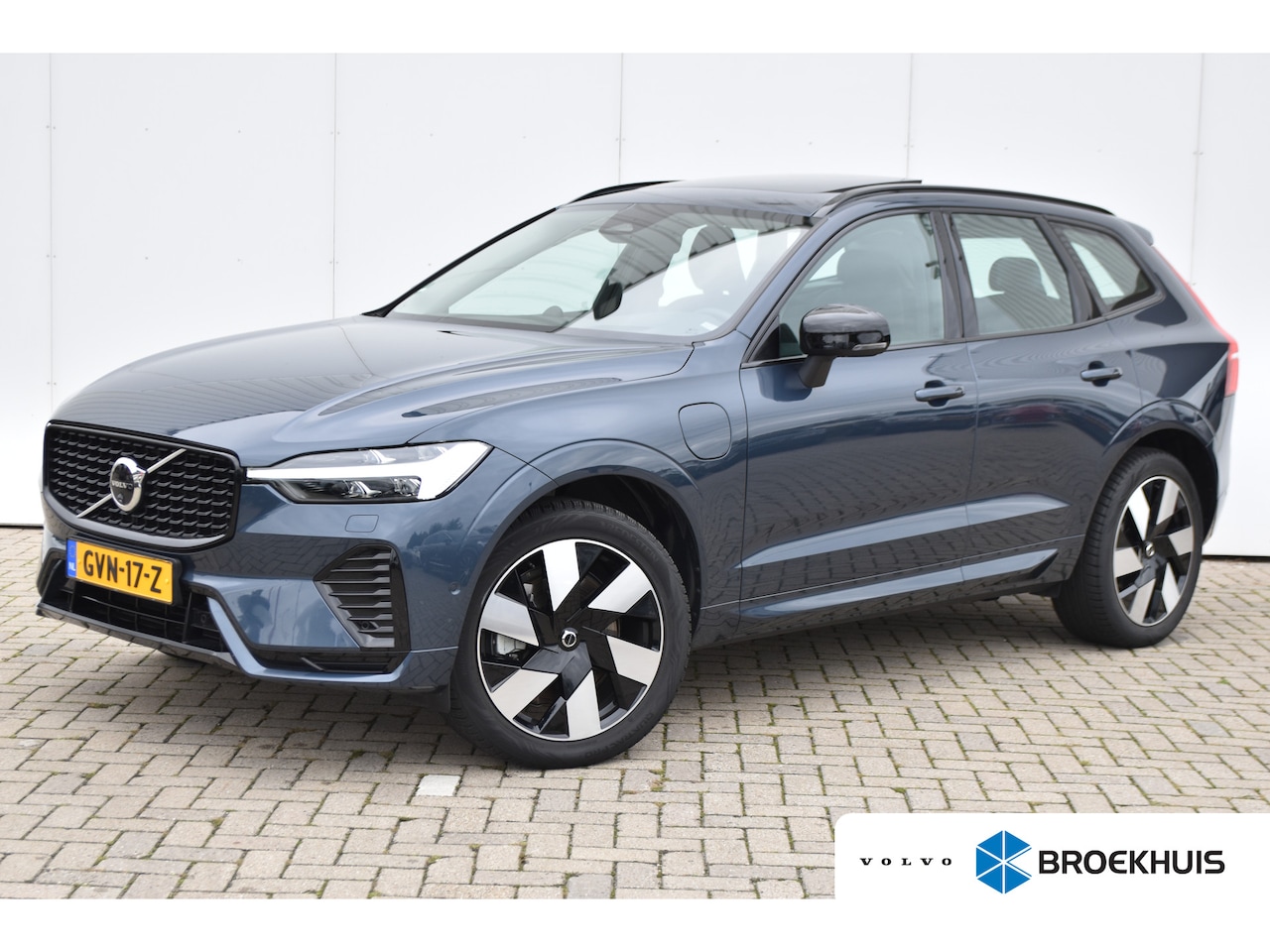 Volvo XC60 - T6 AWD Ultra Dark | Luchtvering | Bowers/Wilkins | 360Cam | 20'' | AllSeason | Trekhaak - AutoWereld.nl