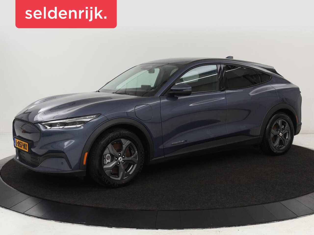 Ford Mustang Mach-E - Extended RWD 98 kWh | Leder | Stoelverwarming | Adaptive cruise | Camera | Carplay | Keyle - AutoWereld.nl