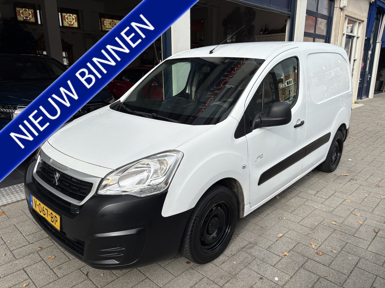 Peugeot Partner - 120 1.6 BlueHDi 75 L1 XR AIRCO/NW APK 10-2026/SCHUIFDEUR - AutoWereld.nl