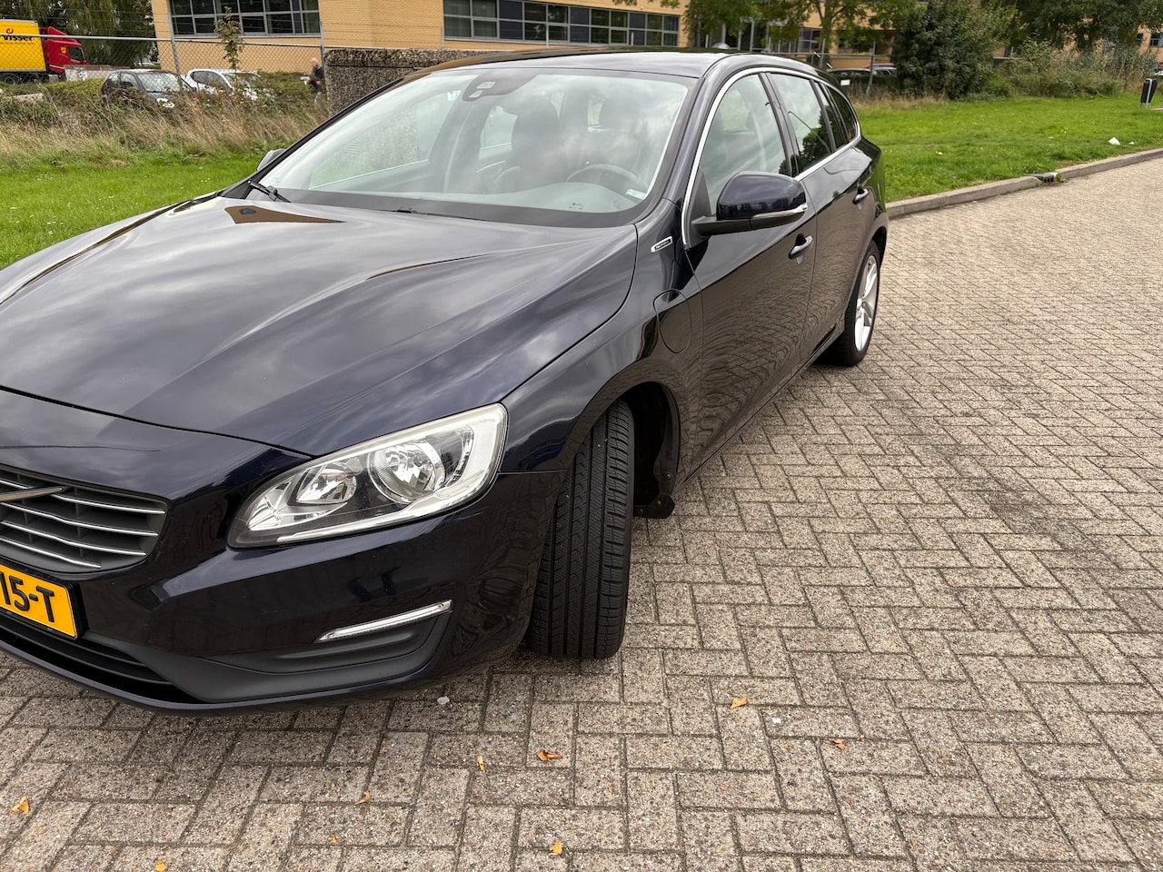 Volvo V60 - 2.4 D6 Twin Engine R-Design Keurige BTW auto met lederen bekleding  Goed onderhouden - AutoWereld.nl