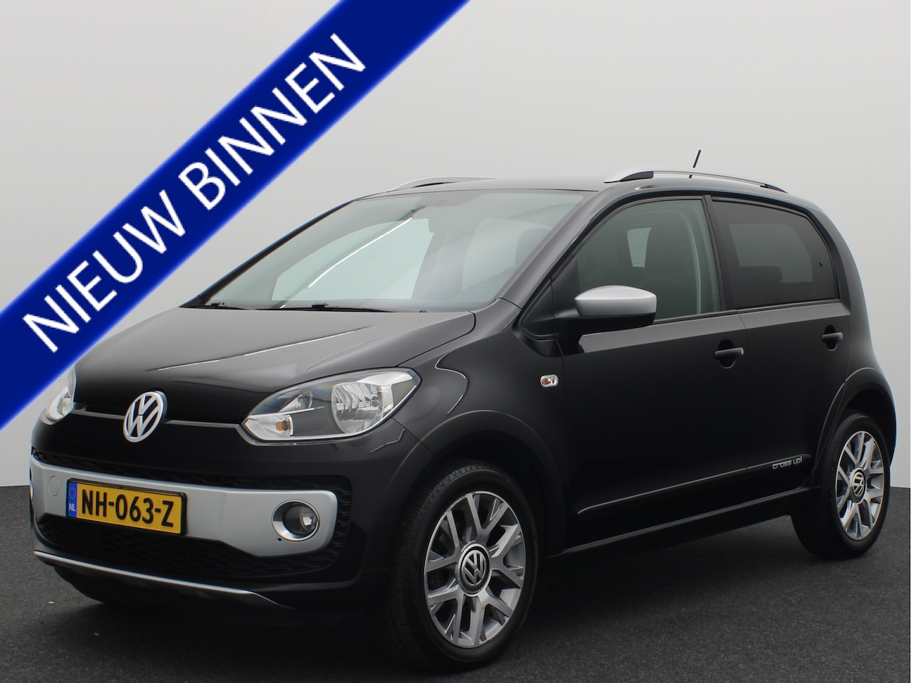 Volkswagen Up! - 1.0 cross up! BlueMotion NAVI / AIRCO / BLUETOOTH / ELEK RAMEN / STOER! - AutoWereld.nl