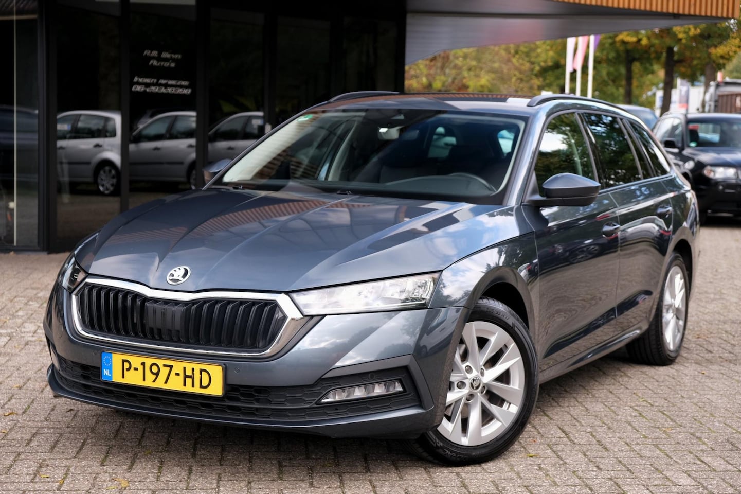 Skoda Octavia Combi - 1.5 e-TSI Business Edition Plus/Camera/Stoelverwarming/Carplay/Keyless - AutoWereld.nl