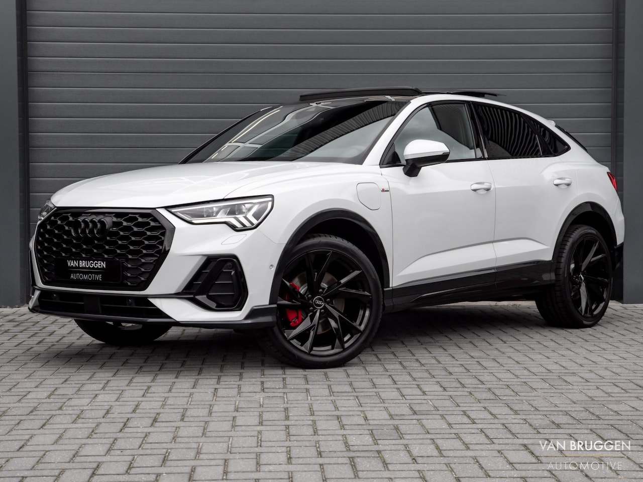 Audi Q3 Sportback - 45 TFSI e S-Line Pano E-Stoelen Trekhaak Camera - AutoWereld.nl