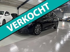 Volkswagen Golf - 1.0 eTSI Life Business PANORAMA-ELEC.STOELEN