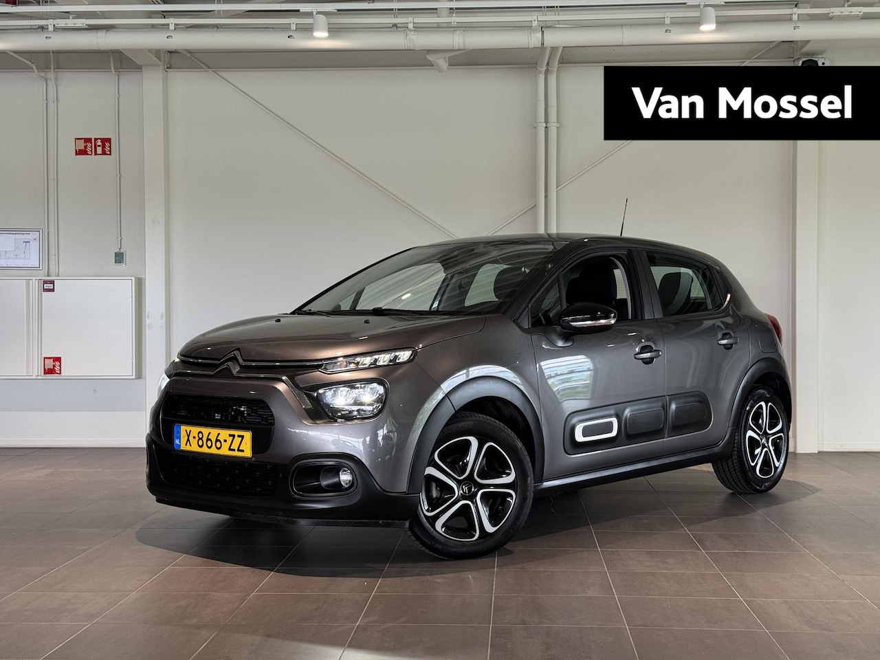 Citroën C3 - 1.2 PureTech Plus | Navigatie | Parkeersensoren | Climate control | Unieke kilometerstand - AutoWereld.nl