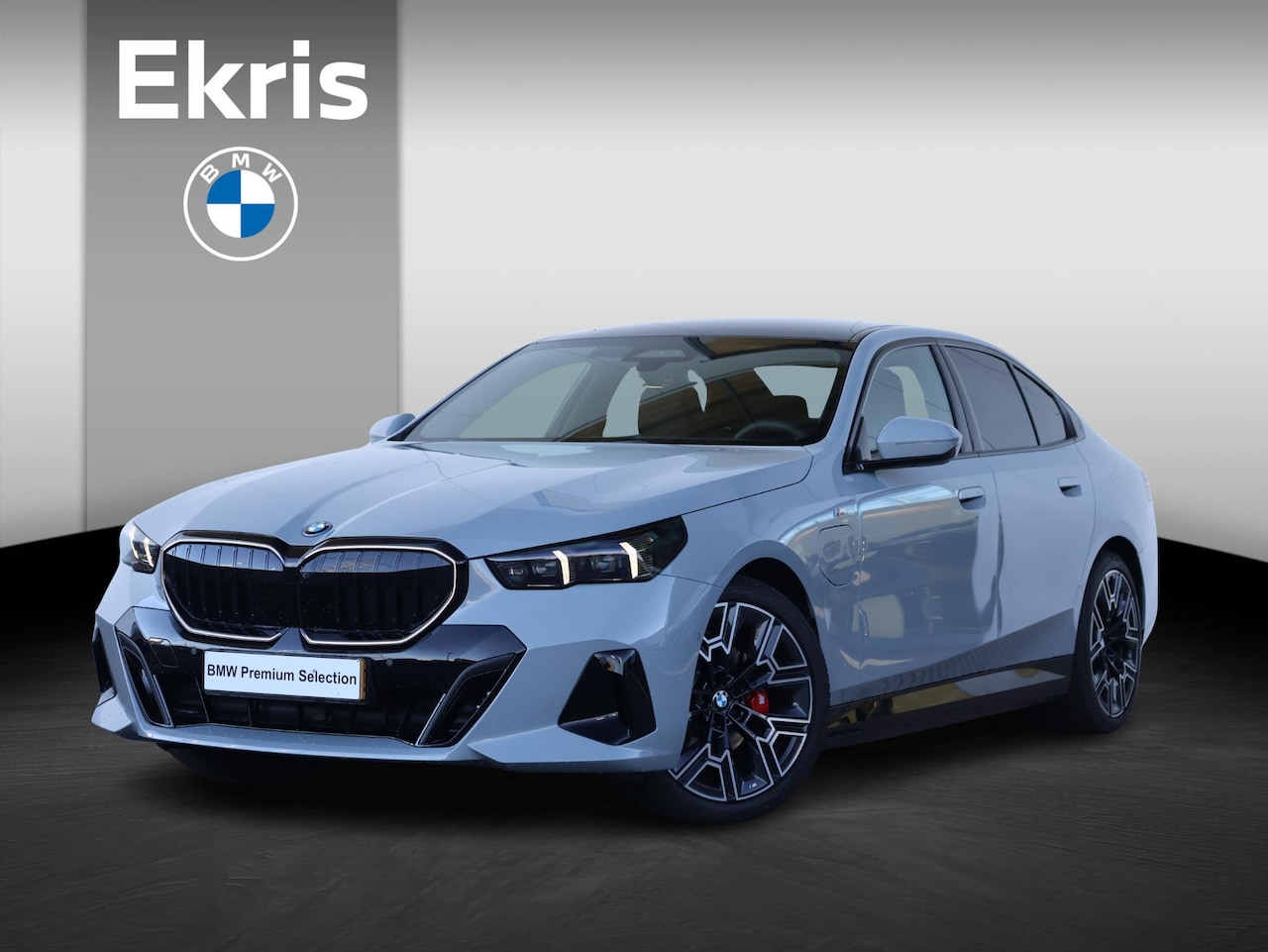 BMW 5-serie - 530e M Sport Edition M Sportpakket Pro/ Comfort Access/ Elektrische Trekhaak/ panoramadak/ - AutoWereld.nl