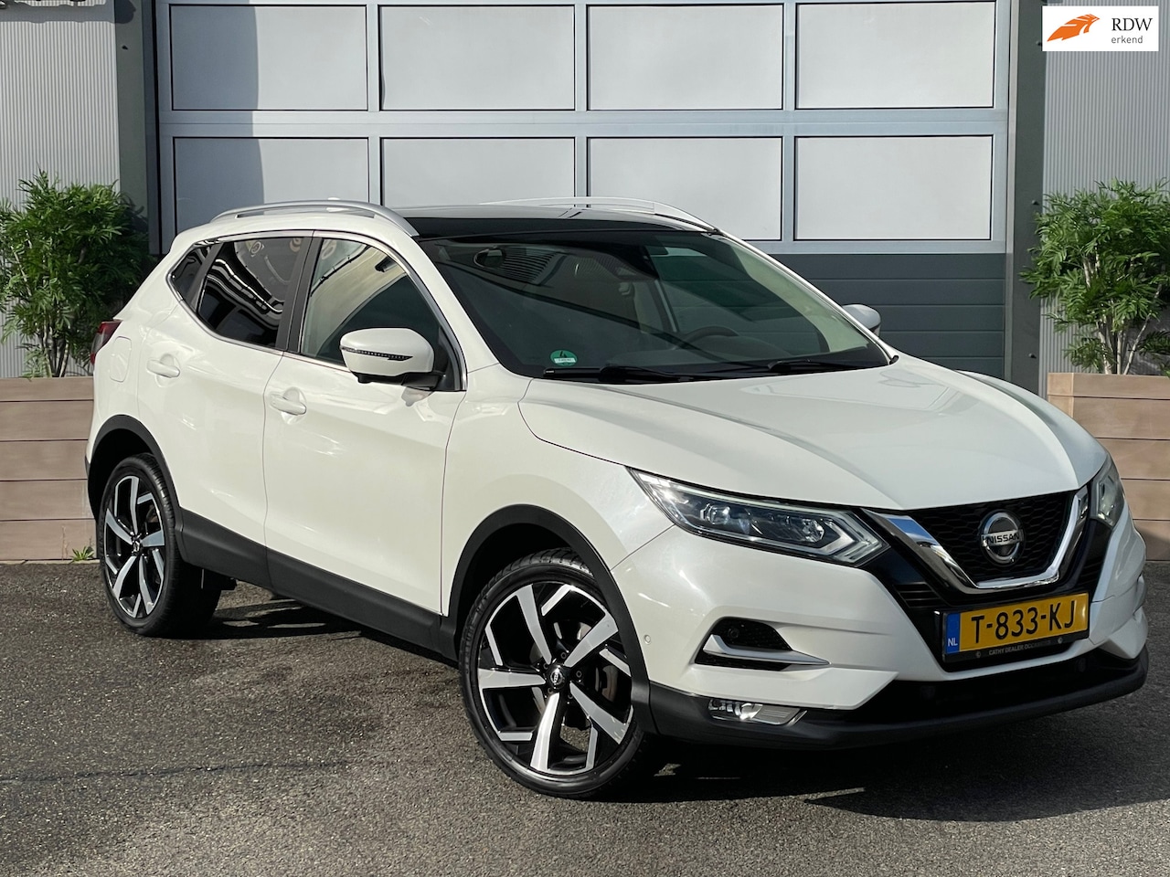 Nissan Qashqai - 1.3 DIG-T N-Connecta | PANO | CAMERA | AIRCO | NAVI | TREKHAAK | LED | TEKNA | - AutoWereld.nl