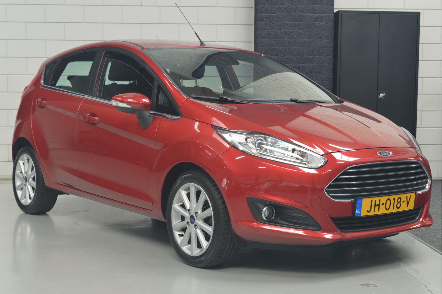 Ford Fiesta - 1.0 EcoBoost Titanium 1.0 EcoBoost Titanium // CLIMA // PDC // NAVI // TREKHAAK // - AutoWereld.nl