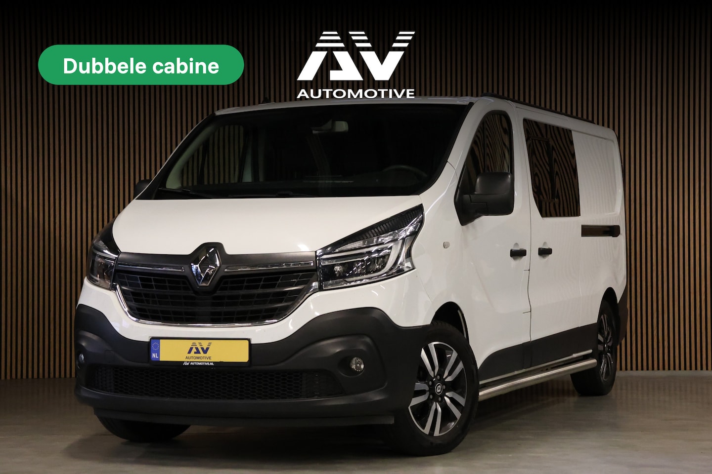 Renault Trafic - 2.0 dCi 145 PK L2H1 DC | 6-Zitter | LED | Cruise control | Camera | Trekhaak | Sidebars | - AutoWereld.nl