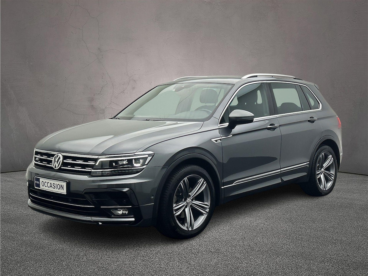 Volkswagen Tiguan - 1.5 TSI ACT Highline Business R 150pk DSG Automaat, Panoramadak, Trekhaak, Stoelverwarming - AutoWereld.nl