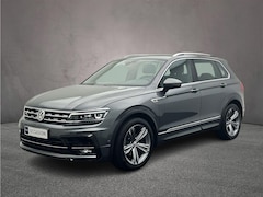 Volkswagen Tiguan - 1.5 TSI ACT Highline Business R 150pk DSG Automaat, Panoramadak, Trekhaak, Stoelverwarming