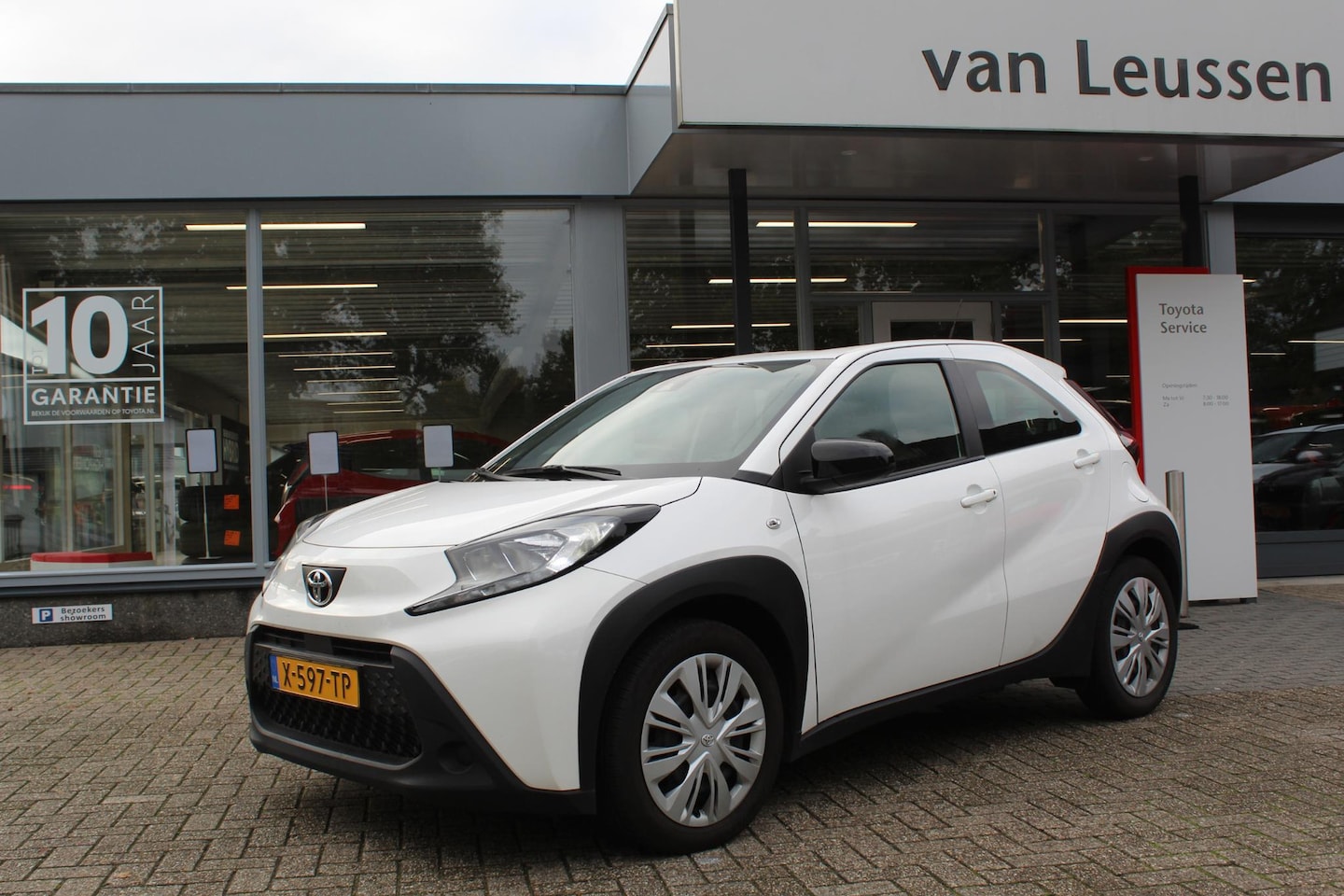 Toyota Aygo X - 1.0 VVT-i MT play 1.0 VVT-i MT PLAY - AutoWereld.nl