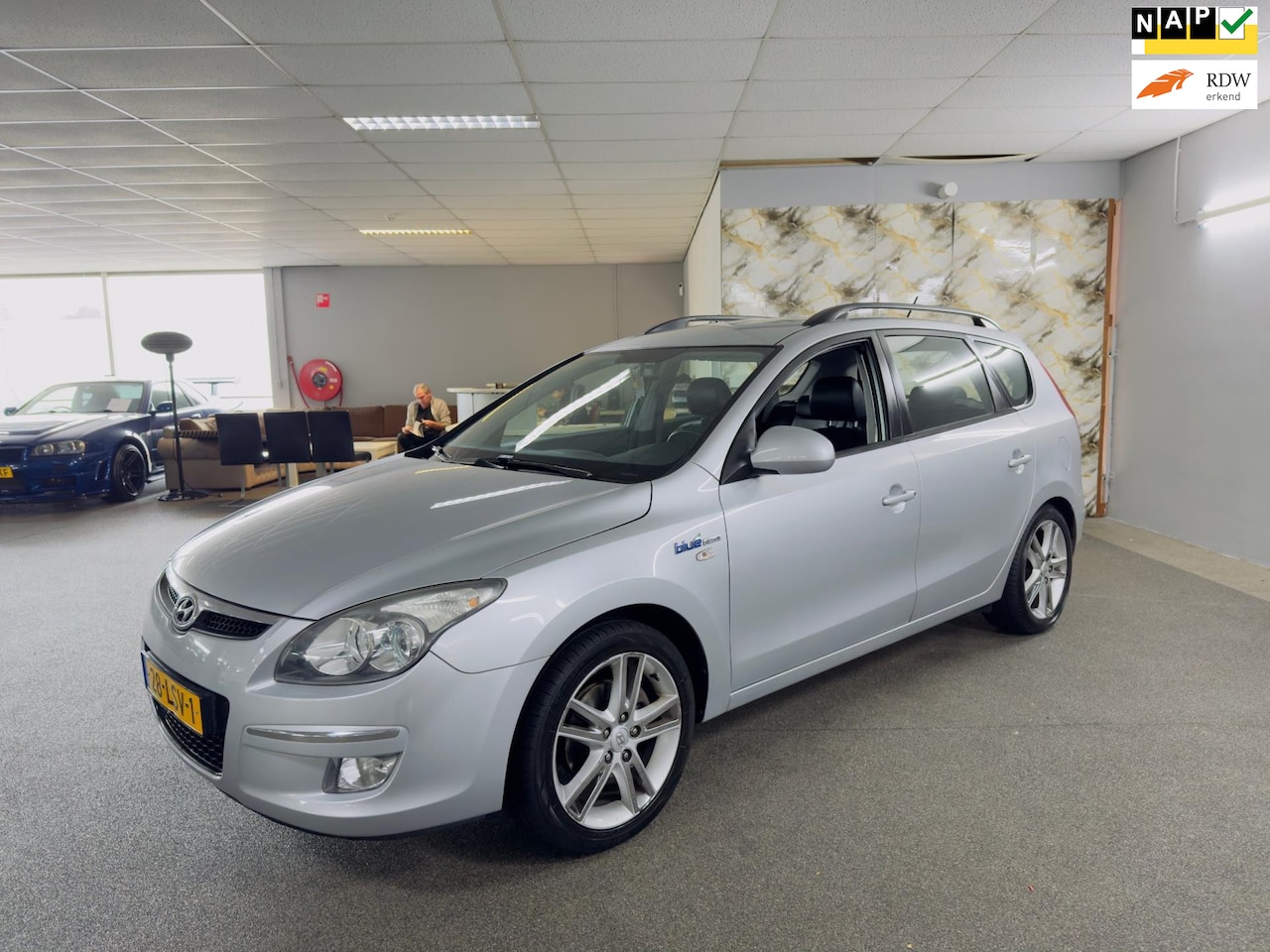 Hyundai i30 CW - 1.6i Blue Dynamic Apk Nieuw,Clima,Leder,Stoelverwarming,Trekhaak,Parksensoren,Topstaat!! - AutoWereld.nl