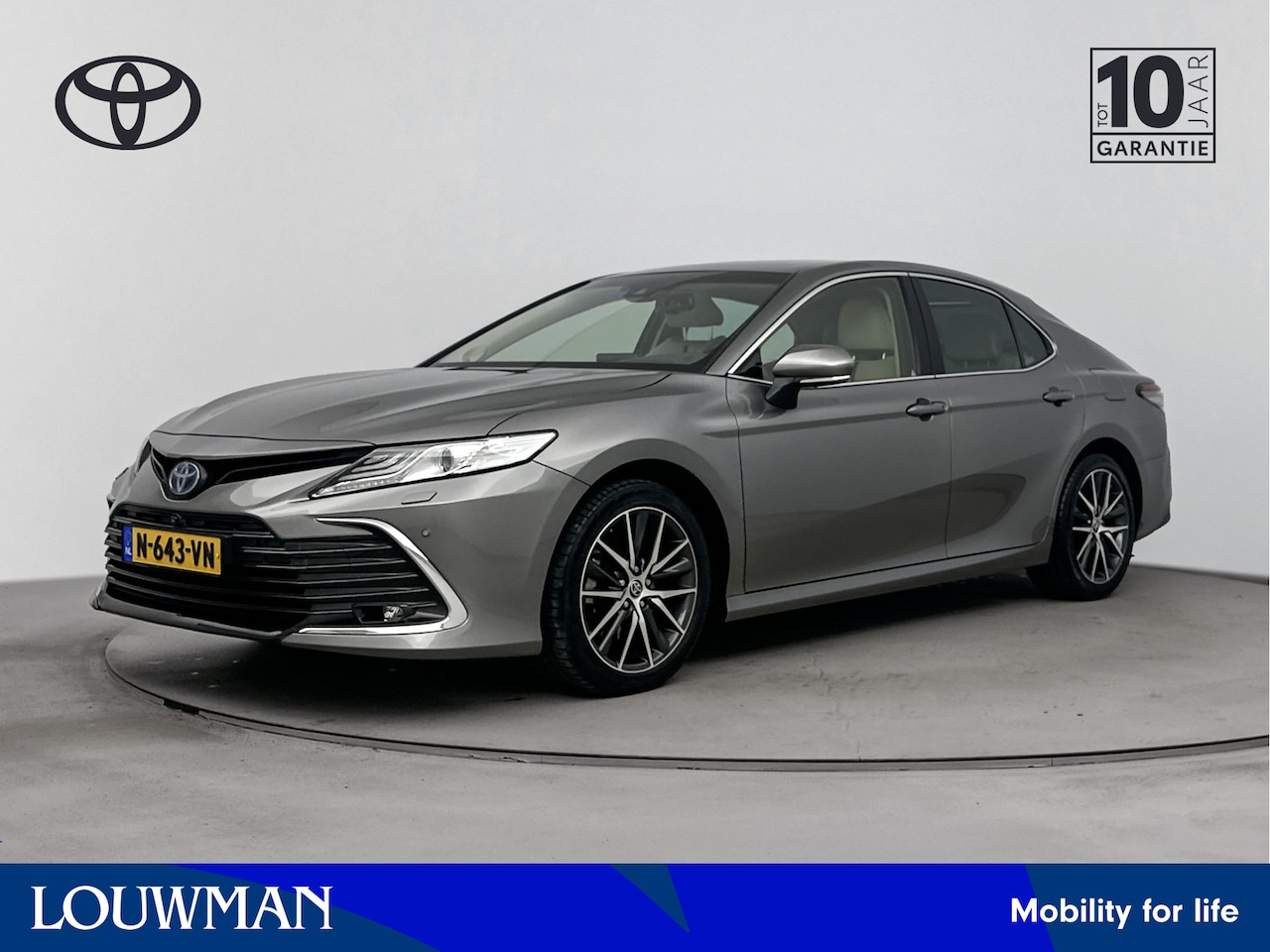 Toyota Camry - 2.5 Hybrid Premium | NL-Auto | Navigatie | 360° Camera | Beige lederen bekleding | - AutoWereld.nl