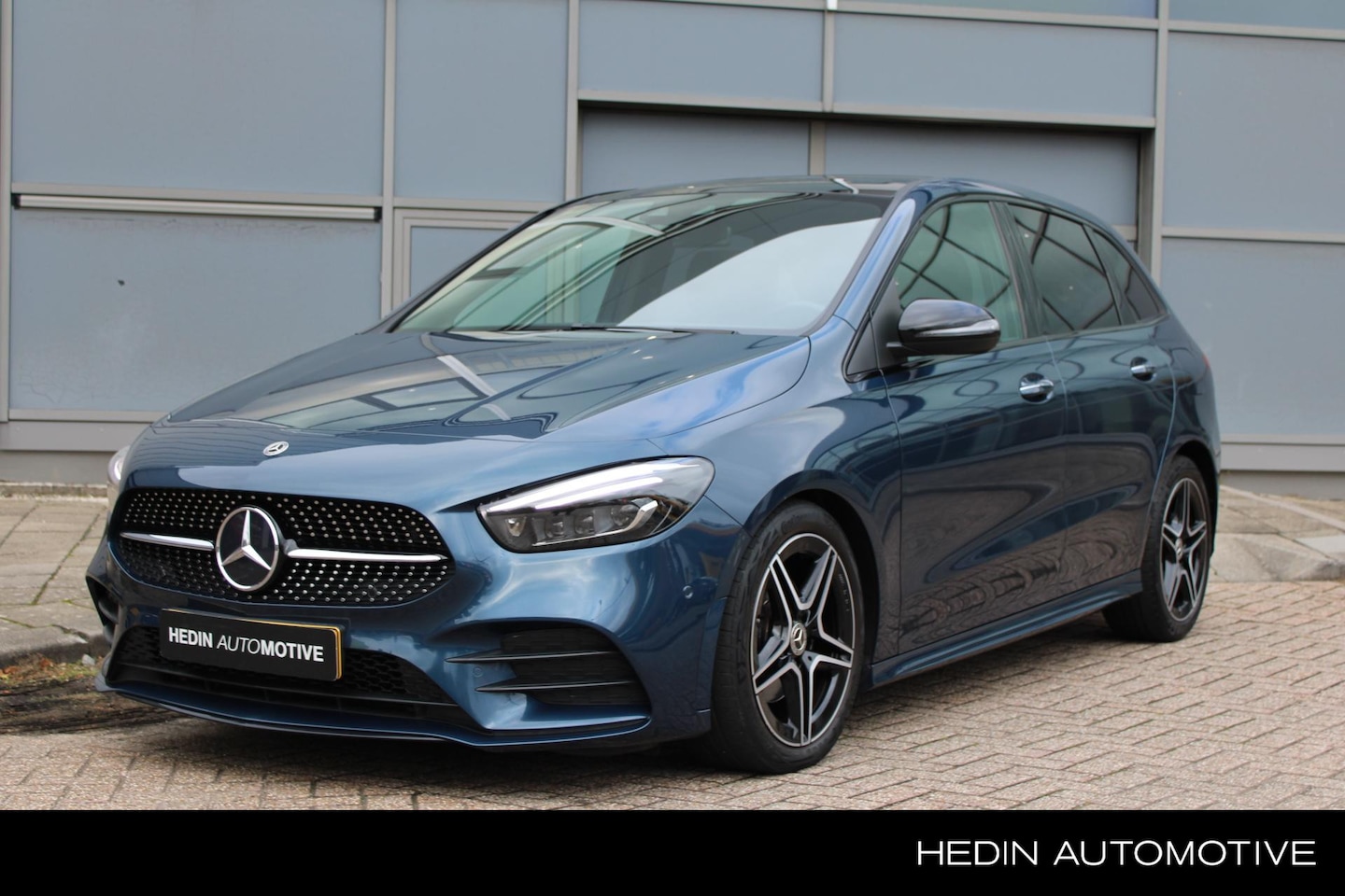Mercedes-Benz B-klasse - 180 Business Solution AMG l Naigatie l Trekhaak l AMG-Pakket - AutoWereld.nl