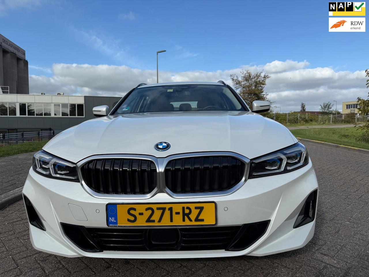 BMW 3-serie Touring - 330e 330e - AutoWereld.nl