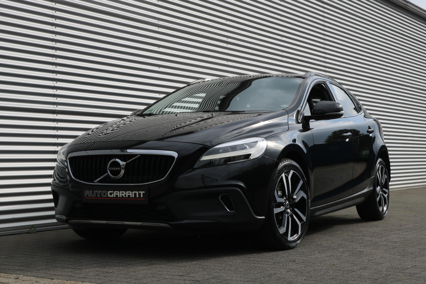 Volvo V40 Cross Country - 2.0 T5 AWD Summum Aut 245PK (Panoramadak Leder/Memory Navi Camera Full-Led Trekhaak 18Inch - AutoWereld.nl