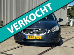 Volvo V60 - 2.0T Momentum Automaat Navi/Bliss/PDC 203PK
