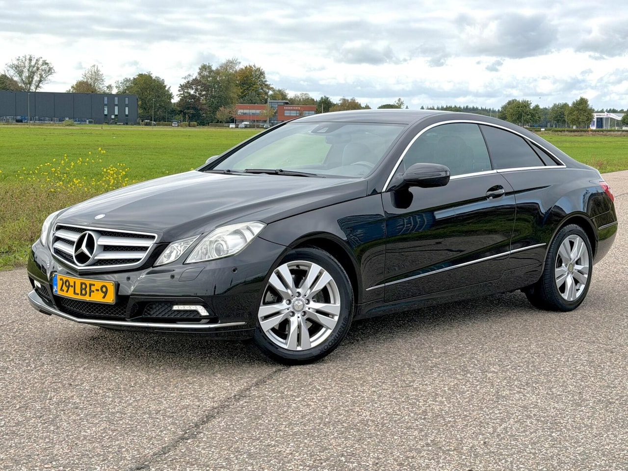 Mercedes-Benz E-klasse Coupé - 350 CGI Elegance | Youngtimer ! - AutoWereld.nl