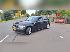 BMW 1-serie - 118i Business Line AUTOMAAT met lichte trilling