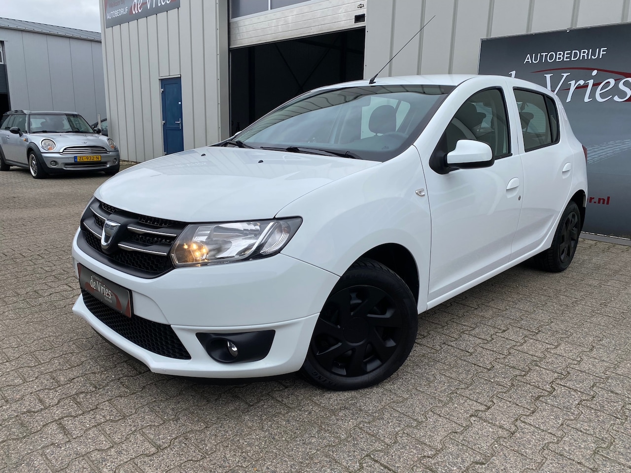 Dacia Sandero - 0.9 TCe Lauréate / Airco / Elektr. pakket / Trekhaak - AutoWereld.nl