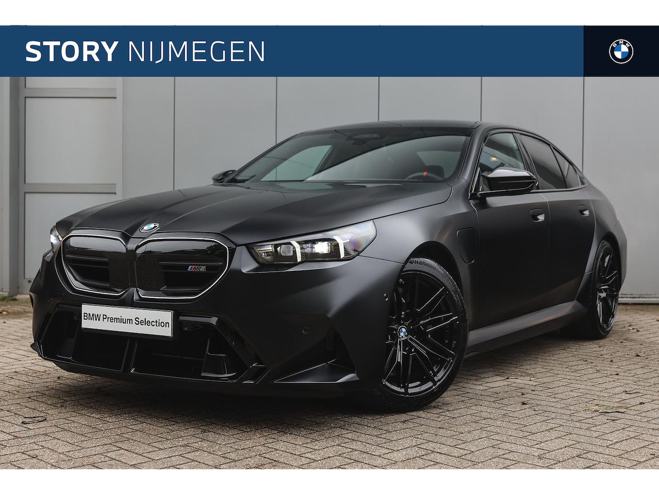 BMW M5 - 5 Serie Automaat / M Drive Professional / Panoramadak / Trekhaak /  Bowers & Wilkins / M M - AutoWereld.nl