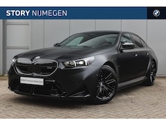 BMW M5 - 5 Serie Automaat / M Drive Professional / Panoramadak / Trekhaak / Bowers & Wilkins / M Mu