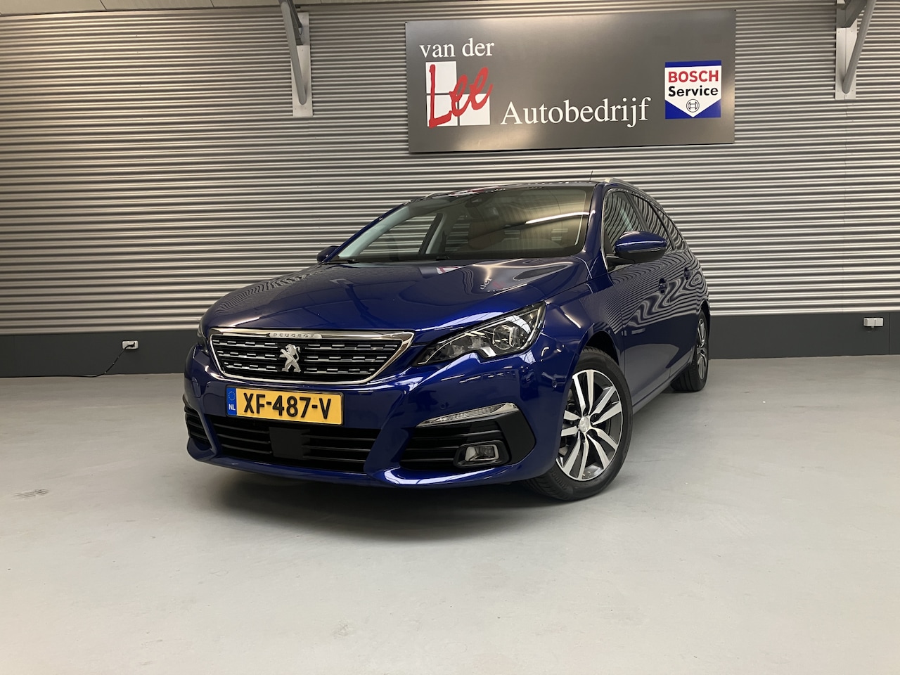 Peugeot 308 SW - PREMIUM/PANO/XENON/LEER/BLIND SP/TREKH/ENZ 1.2 PureTech Blue Lease Premium - AutoWereld.nl
