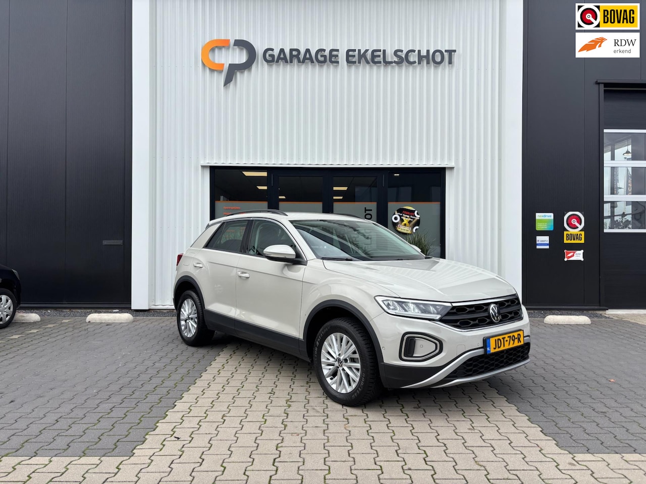 Volkswagen T-Roc - 1.5 TSI Life / Carplay / Automaat / Stoelverwarming - AutoWereld.nl