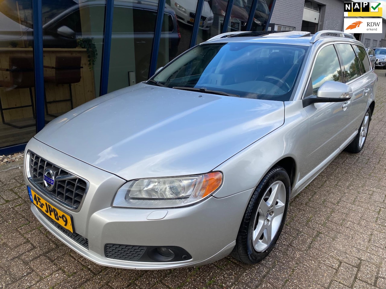 Volvo V70 - 2.5T Summum Automaat 230PK LEER / NAVI / SUNROOF - AutoWereld.nl