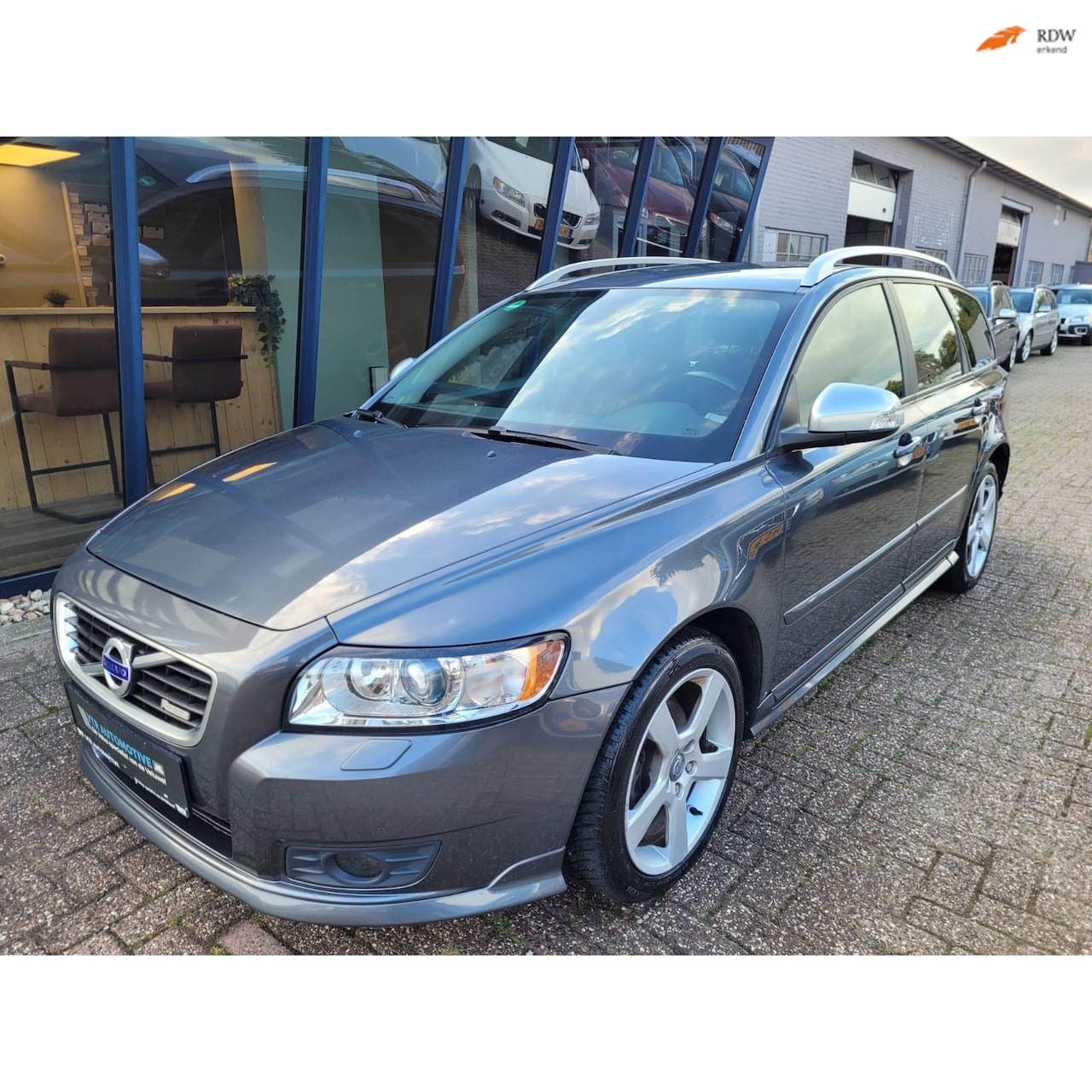 Volvo V50 - 2.0 R-Design Pro Edition NAVI / LEER / TREKHAAK - AutoWereld.nl