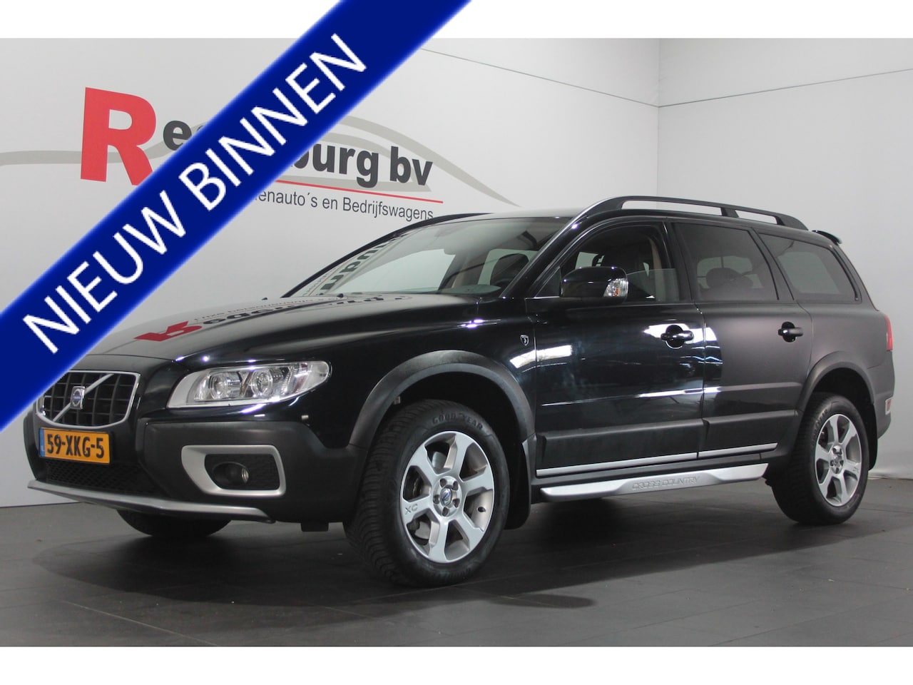 Volvo XC70 - 2.4 D5 Kinetic - Airco / Trekhaak / Parksens. achter - AutoWereld.nl