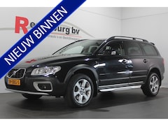 Volvo XC70 - 2.4 D5 Kinetic - Airco / Trekhaak / Parksens. achter