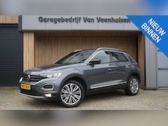 Volkswagen T-Roc - 1.5 TSI 150pk DSG United Virtual Cockpit Trekhaak LED 18inch LM Adaptive Cruise *Zeer Nett