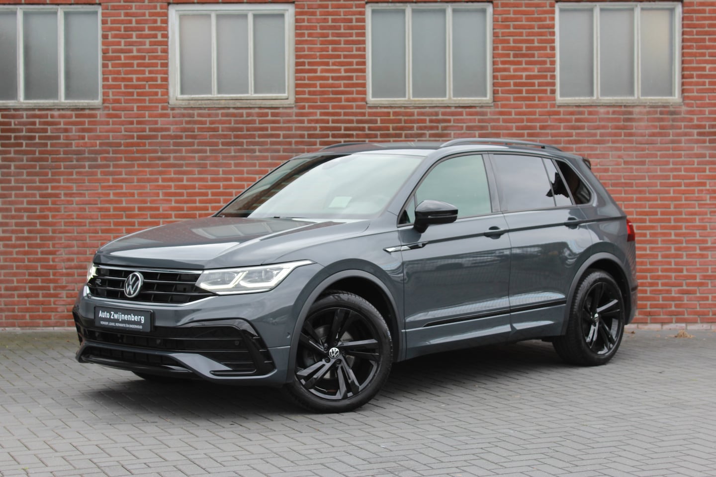 Volkswagen Tiguan - 1.5 TSI R-Line | Pano | Trekhaak | Head-up | - AutoWereld.nl