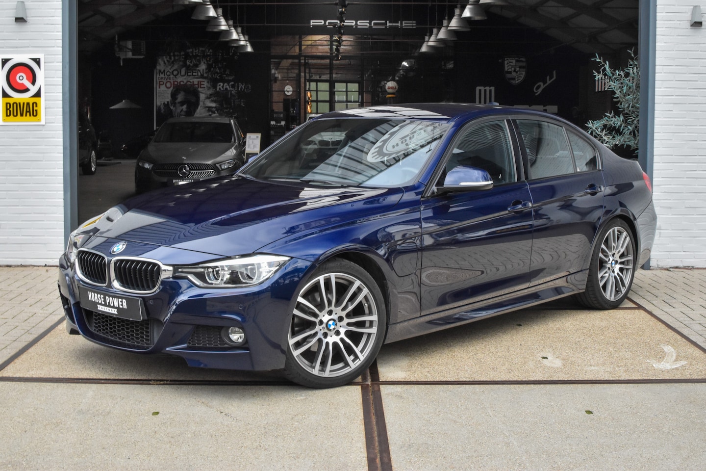 BMW 3-serie - 330e *NAP | Automaat | 19" | Cruise | Clima | Navi | Leder | Stoelverwarming | Parkeersens - AutoWereld.nl