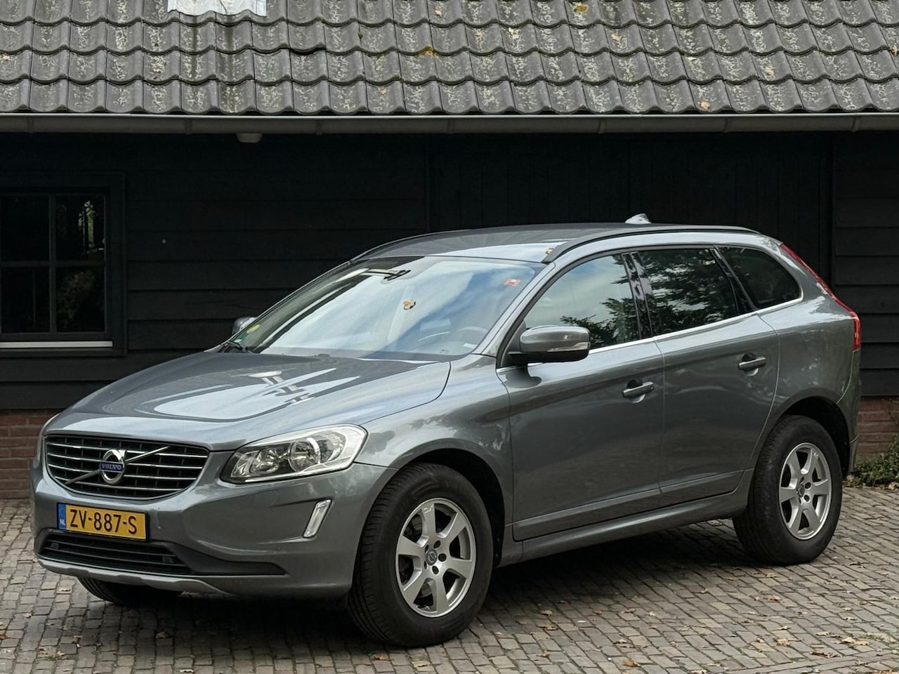 Volvo XC60 - 2.0 D3 FWD Momentum Camera/Parkeersensor v,a/Stoelverwarming/Blis - AutoWereld.nl