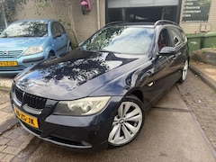 BMW 3-serie - 3ER REIHE 325i Automaat/Leder/2.Sleutels/Boekjes/Park.se
