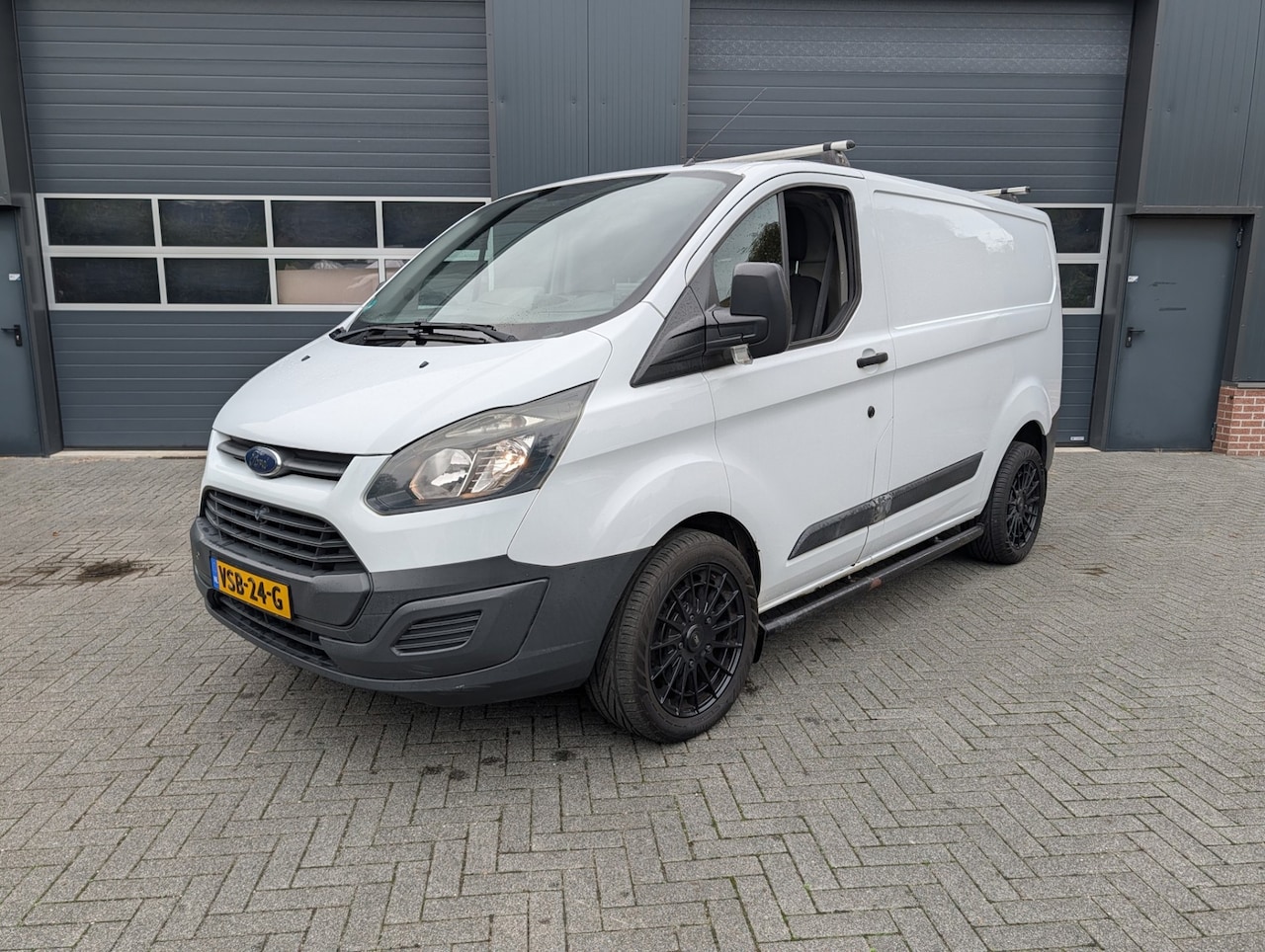 Ford Transit Custom - 270 2.2 TDCI L1H1 Ambiente 18"lm velgen/ Navigatie - AutoWereld.nl