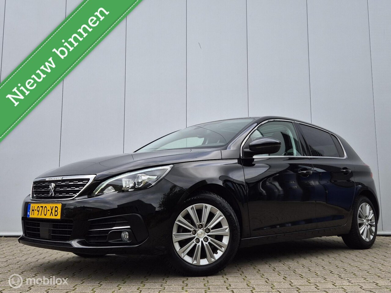 Peugeot 308 - 1.2 PURETECH PREMIUM AUTOMAAT/PANO/CAMERA/HALF LEDER/CARPLAY/ADAPTIVE CRUISE - AutoWereld.nl